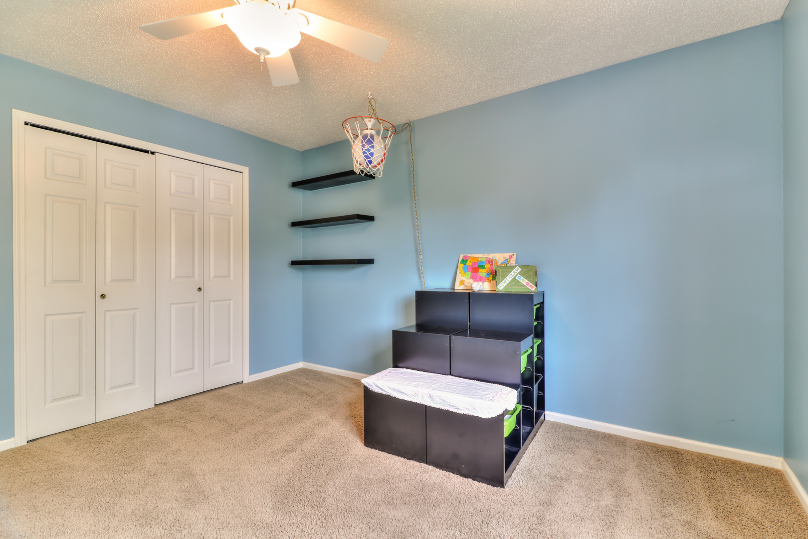 3202 Sharon Drive Champaign, IL 61822 - Photo 34 of 37 a living room with furniture