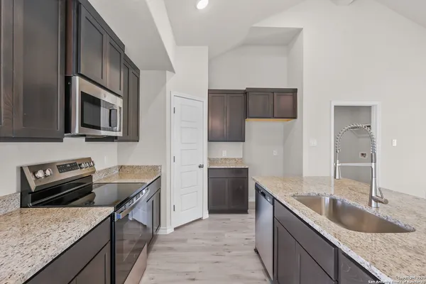 $389,950 | 30 Log Cabin Way, Poteet, TX 78065
