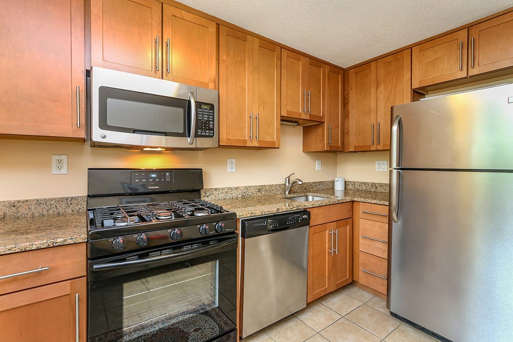 4 Bayberry Circle, Unit 4 Millis, MA 02054 - Photo 8 of 27