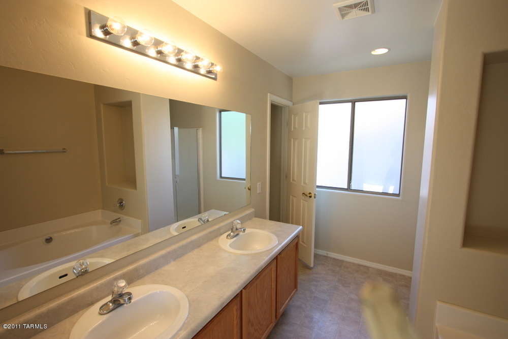 4523 South Valley Road Tucson, AZ 85714 - Photo 9 of 18