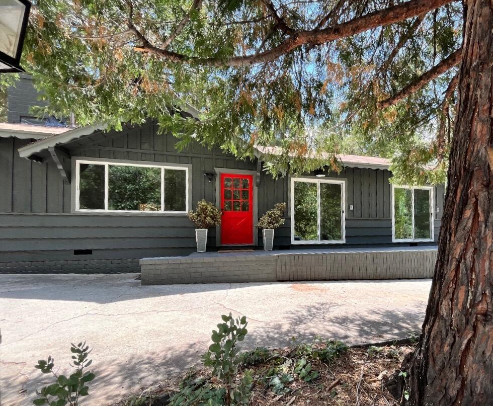 a front view of house with yard