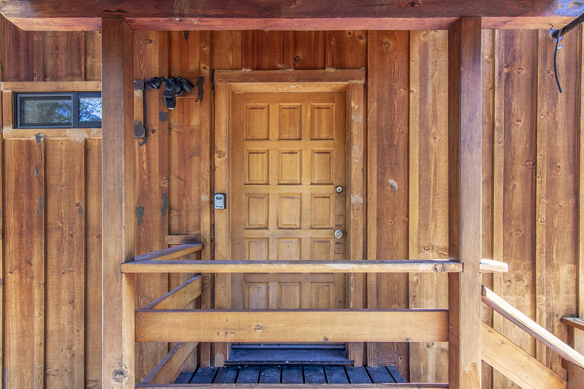 25106 Rim Rock Road Idyllwild, CA 92549 - Photo 50 of 90 a bathroom with a window and a bath tub