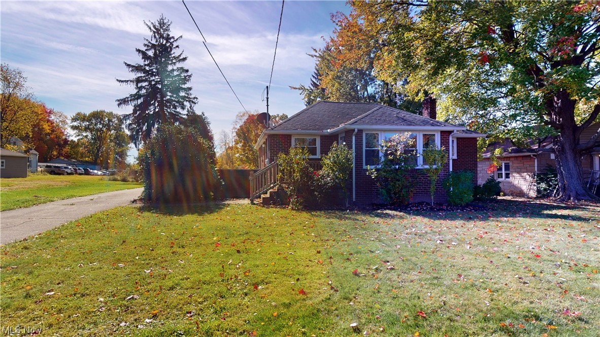 852 East Waterloo Road Akron, OH 44306 - Photo 1 of 24 Bungalow-style home featuring a front yard