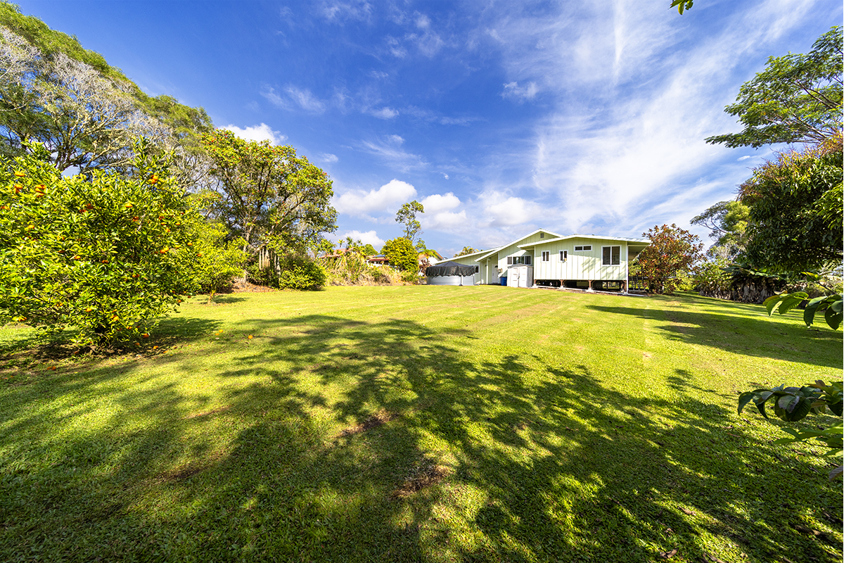 25-3301 Pakelekia Street Hilo, HI 96720 - Photo 9 of 30 a view of an ocean view