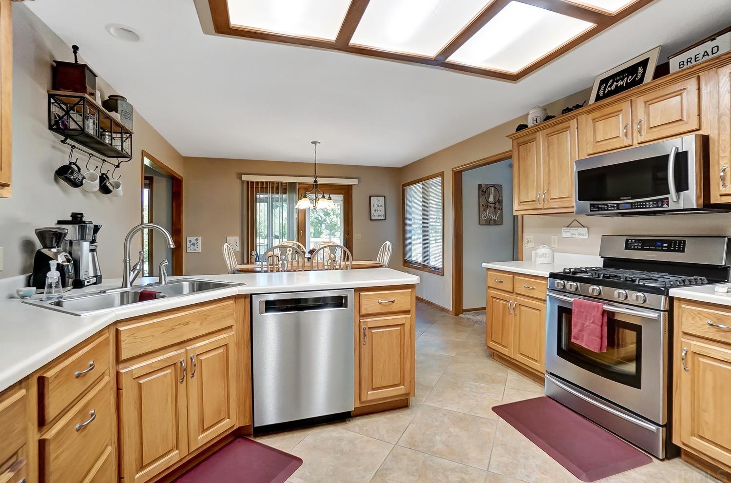 8224 Becketts Ridge Lane Fort Wayne, IN 46825 - Photo 12 of 34