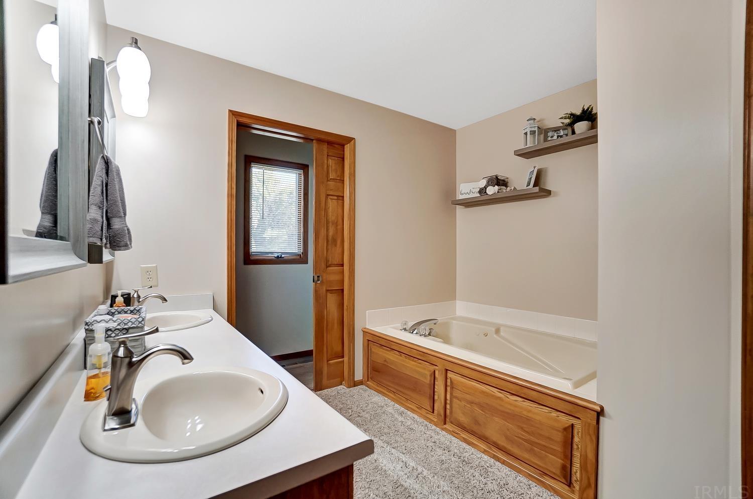 8224 Becketts Ridge Lane Fort Wayne, IN 46825 - Photo 19 of 34