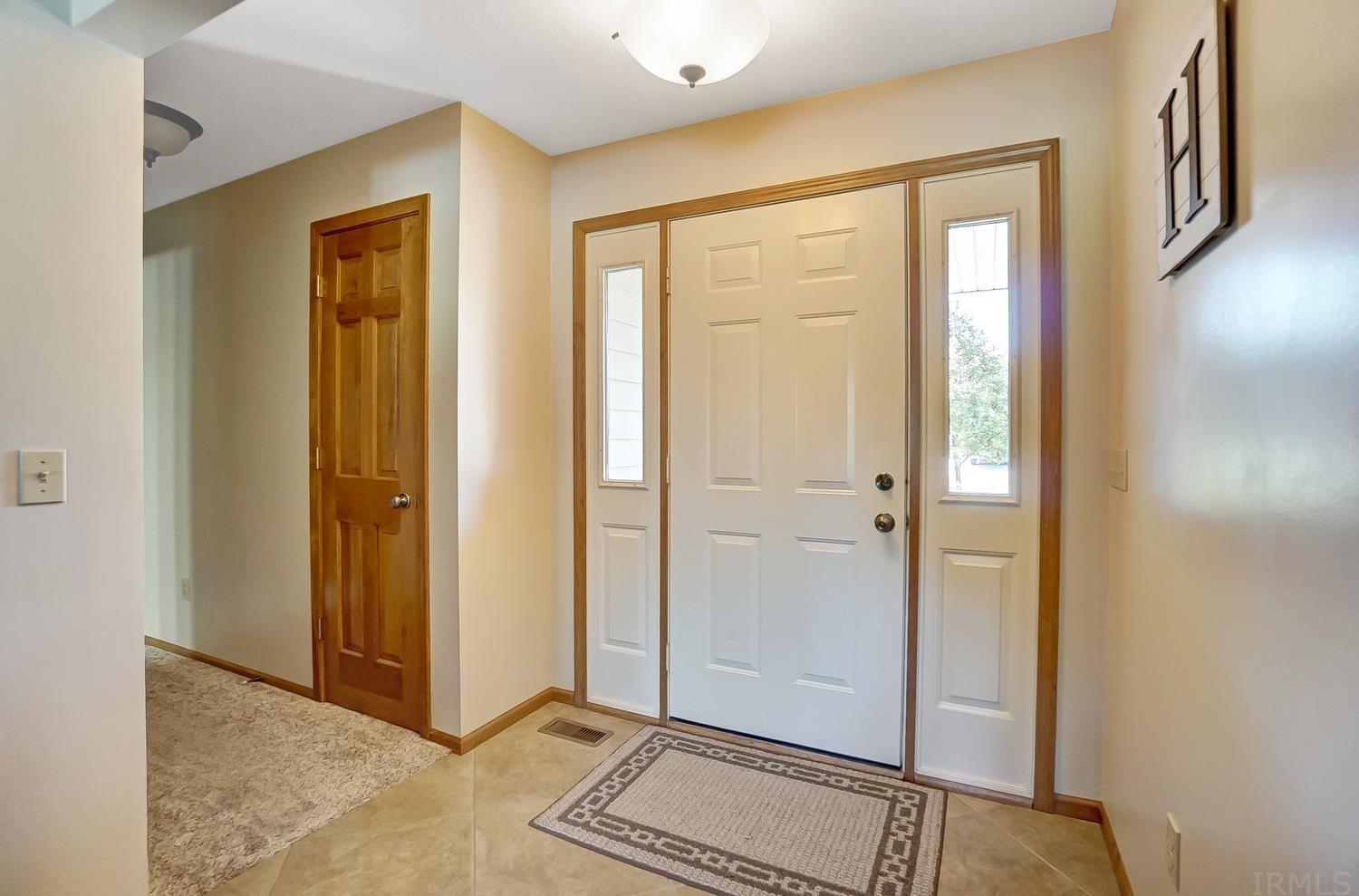 8224 Becketts Ridge Lane Fort Wayne, IN 46825 - Photo 4 of 34