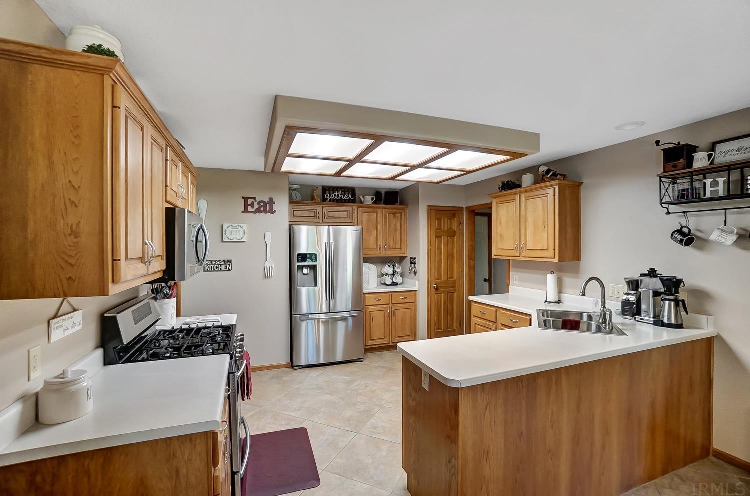 8224 Becketts Ridge Lane Fort Wayne, IN 46825 - Photo 9 of 34