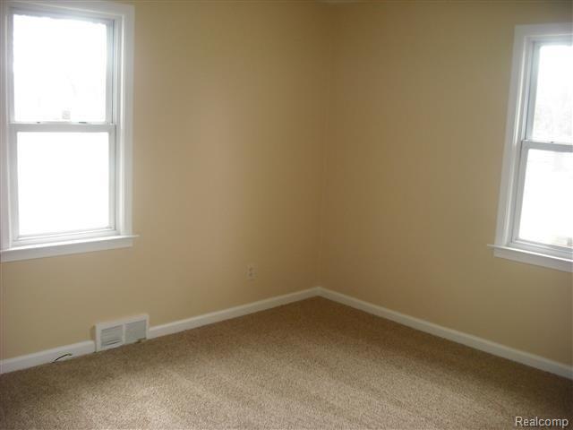 8496 Harding Street Taylor, MI 48180 - Photo 9 of 16 DSCF3009 (Small).jpg