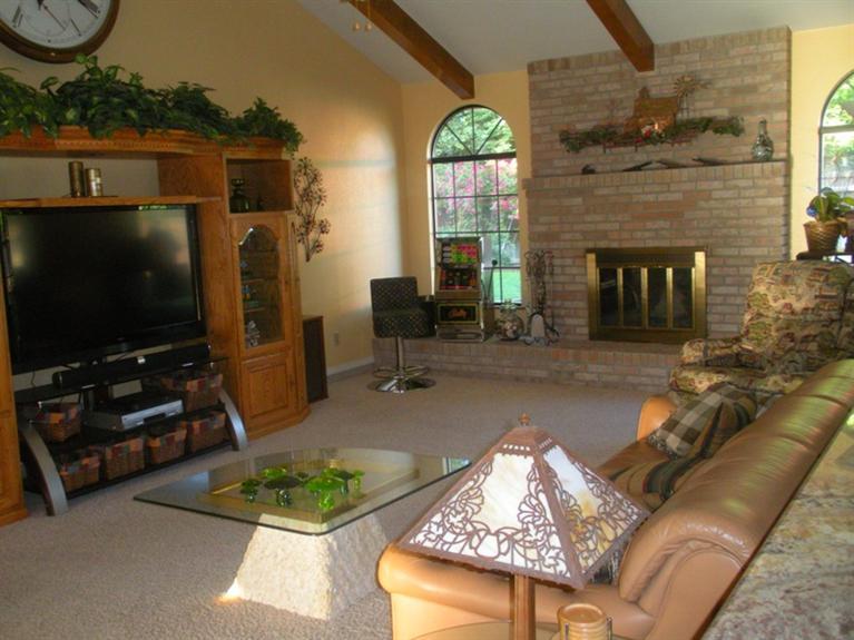 92 Post Avenue Sanger, CA 93657 - Photo 17 of 41