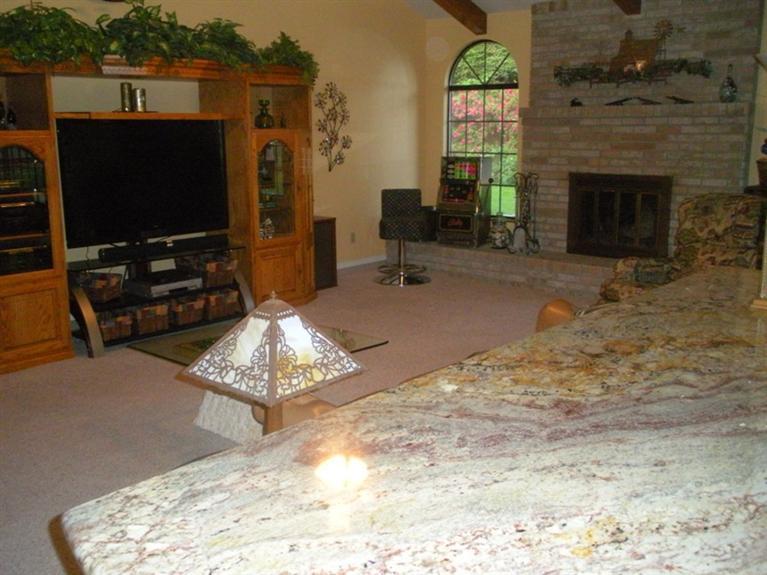 92 Post Avenue Sanger, CA 93657 - Photo 4 of 41