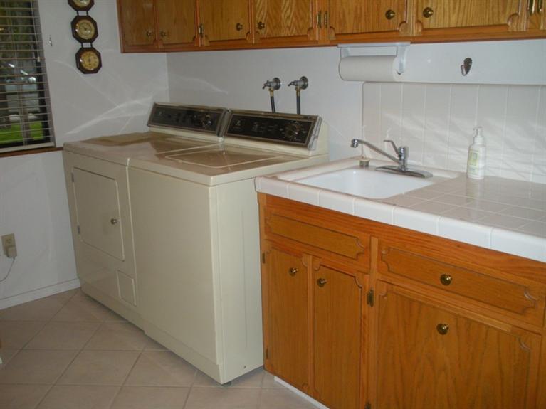 92 Post Avenue Sanger, CA 93657 - Photo 6 of 41