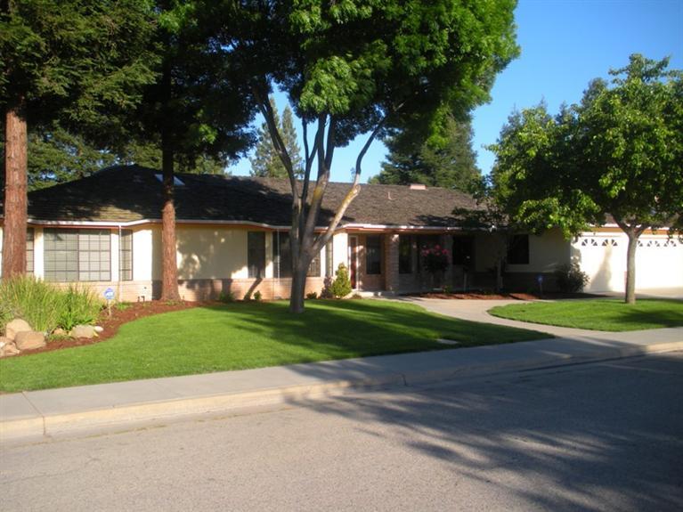 92 Post Avenue Sanger, CA 93657 - Photo 7 of 41