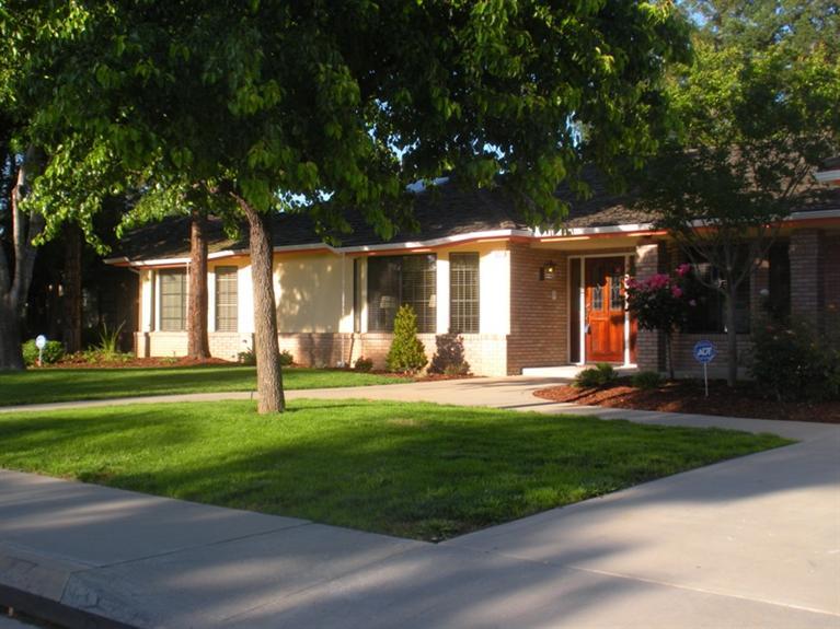 92 Post Avenue Sanger, CA 93657 - Photo 9 of 41