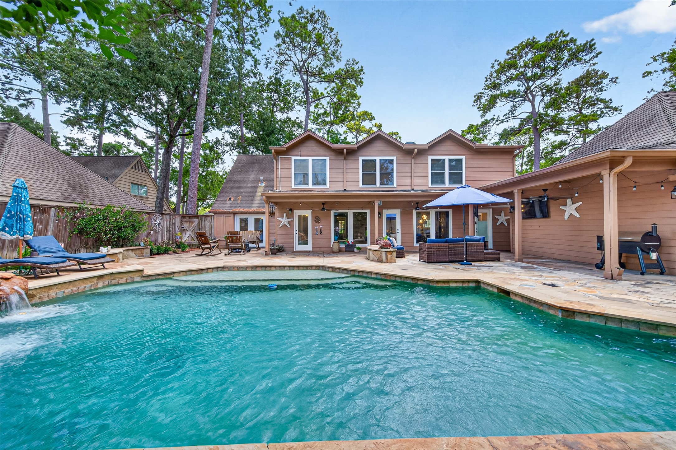 13506 Apple Tree Road Houston, TX 77079 - Photo 46 of 50 Two covered areas - behind the home and on the side of the garage.
