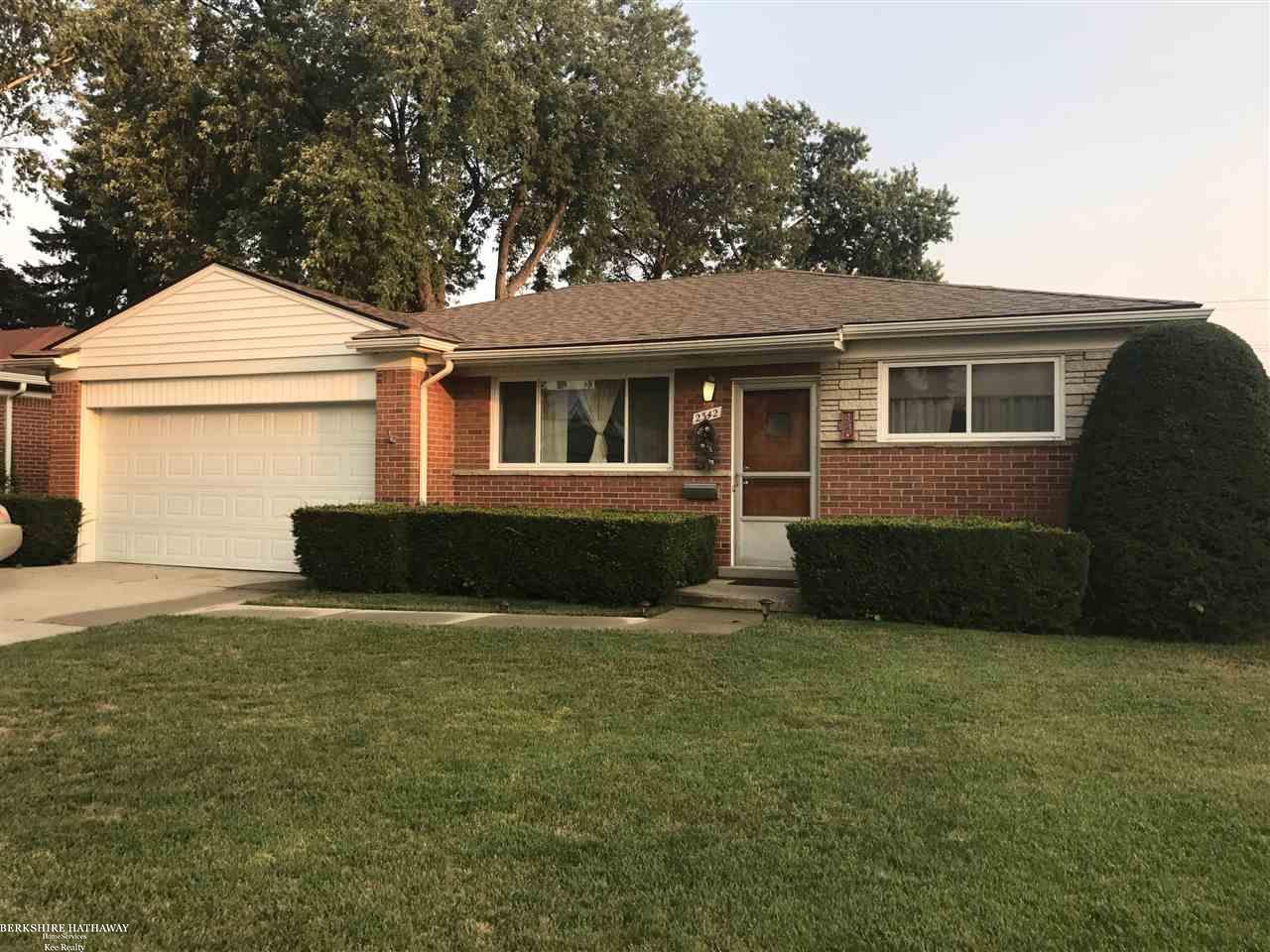 2342 Edwin Warren, MI 48092 - Photo 1 of 14 31329204.JPG