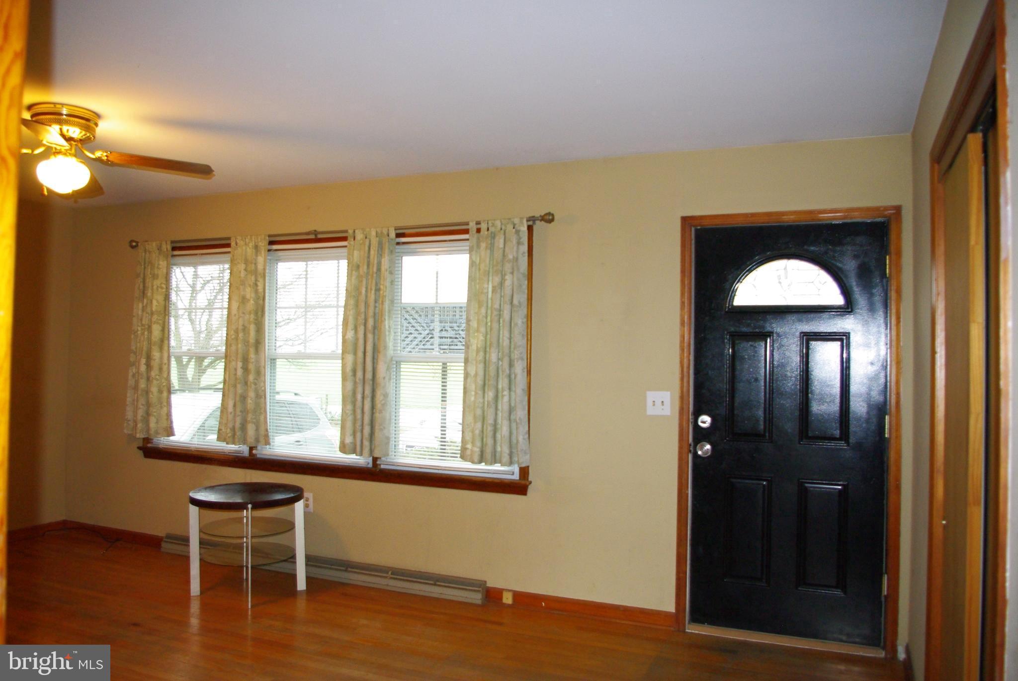 33094 Maryland Line Road Massey, MD 21650 - Photo 3 of 38 Living Room