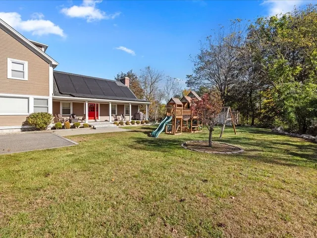 a view of a house with a yard