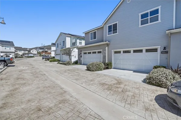 a house view with a outdoor space