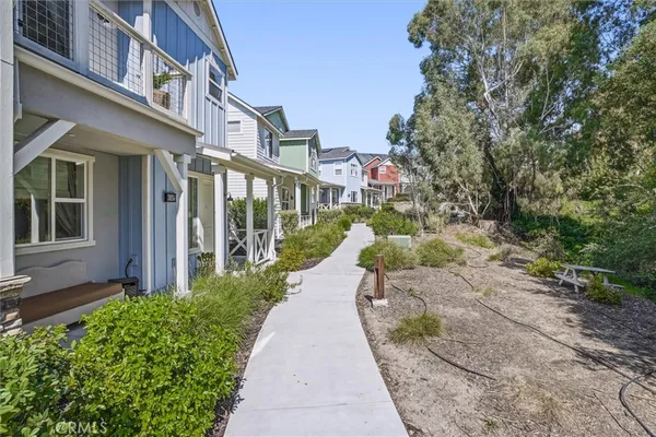 a view of a pathway with a house