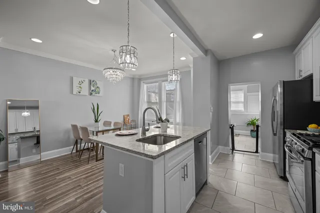 a kitchen that has a lot of cabinets in it