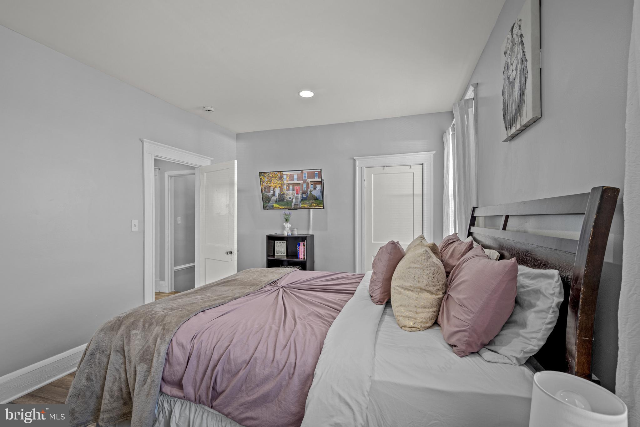 3009 Kentucky Avenue Baltimore, MD 21213 - Photo 18 of 42 a bedroom with a bed and a lamp