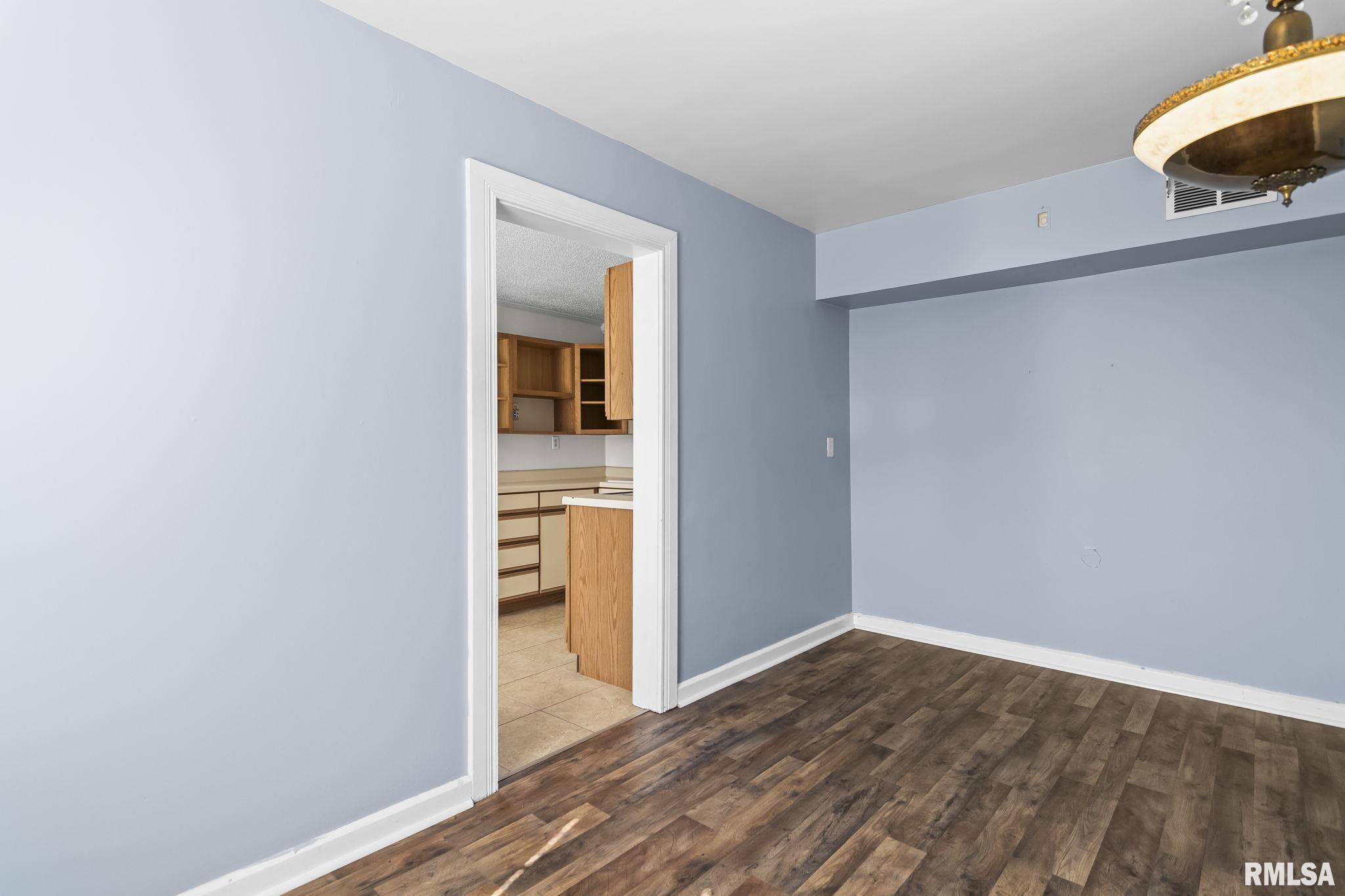 2321 South Pasfield Street Springfield, IL 62704 - Photo 15 of 37