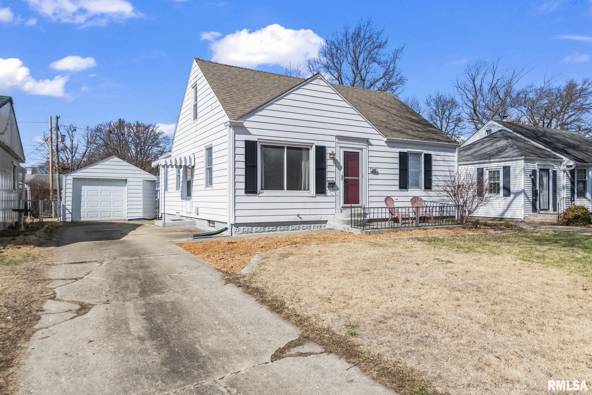 2321 South Pasfield Street Springfield, IL 62704 - Photo 2 of 37