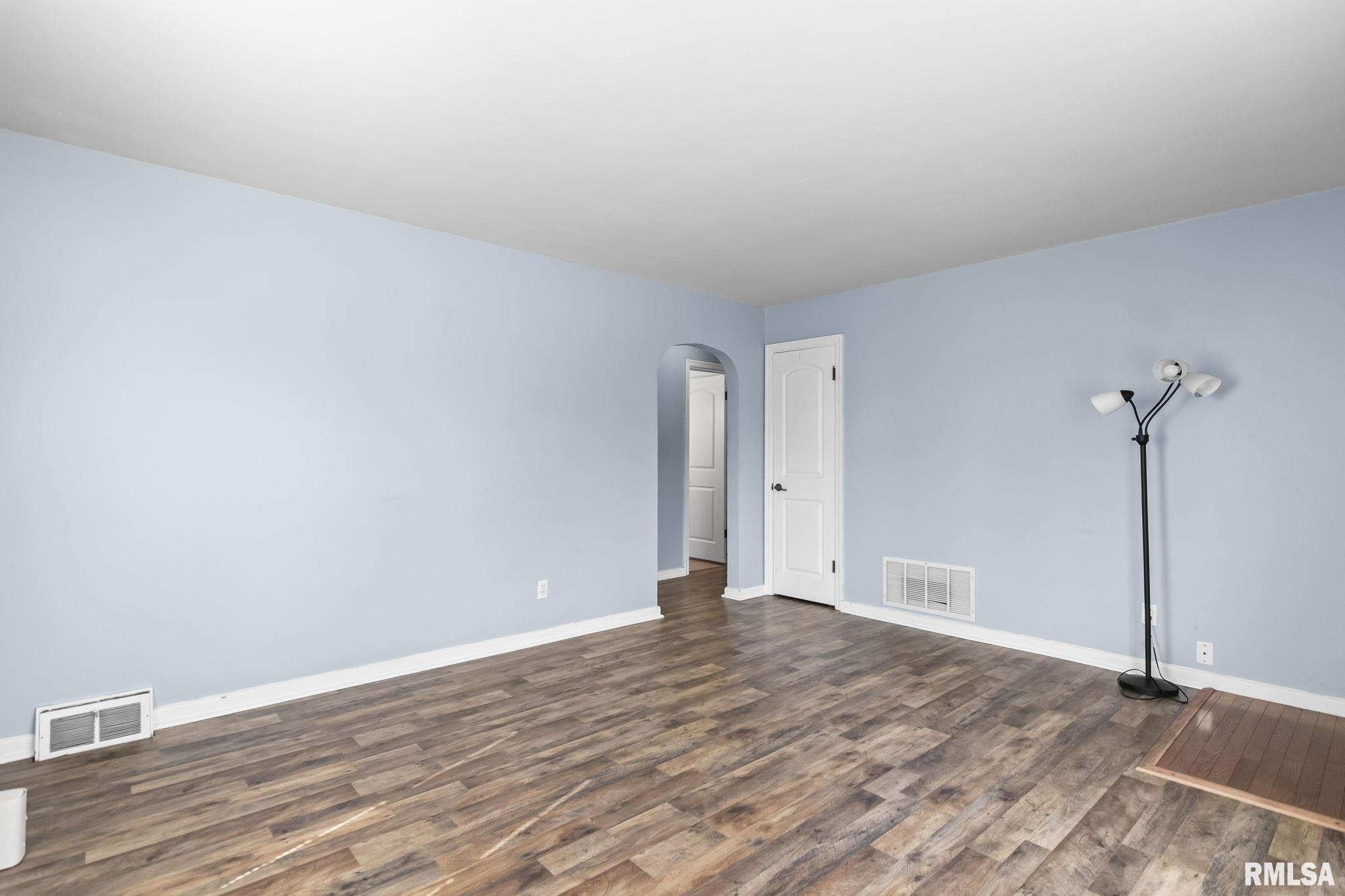 2321 South Pasfield Street Springfield, IL 62704 - Photo 6 of 37