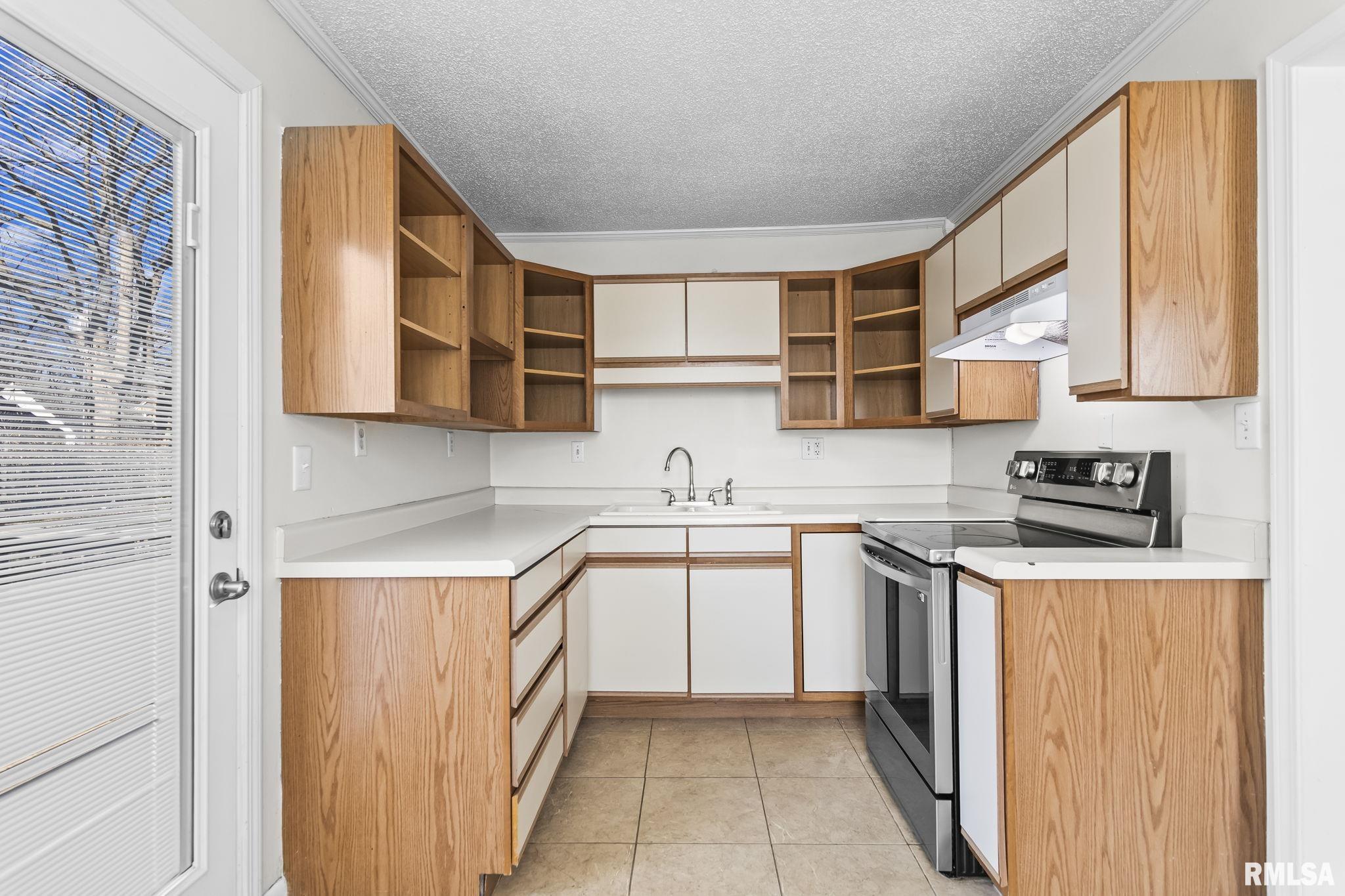 2321 South Pasfield Street Springfield, IL 62704 - Photo 8 of 37