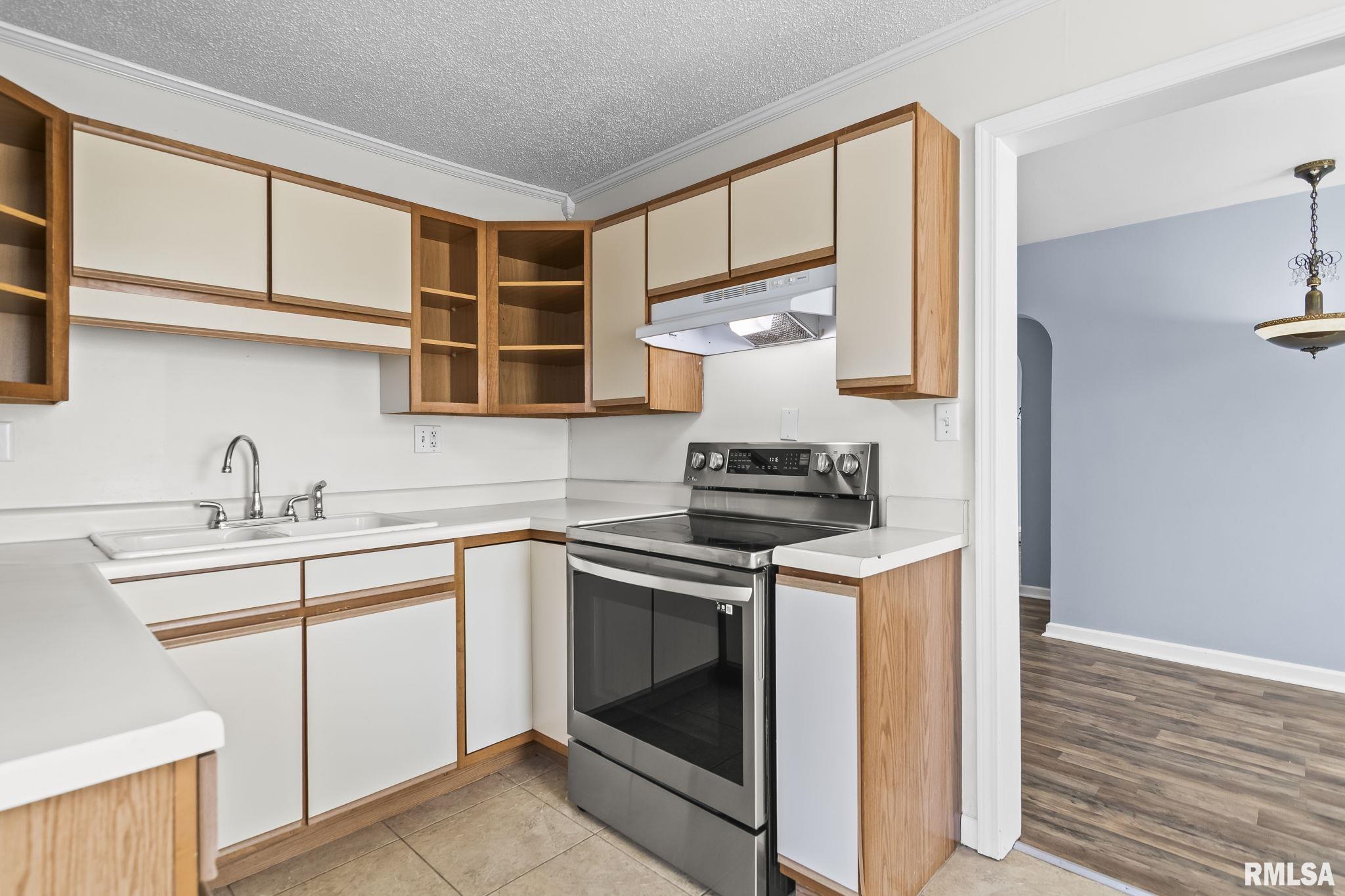 2321 South Pasfield Street Springfield, IL 62704 - Photo 9 of 37