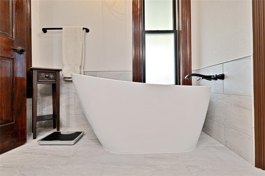 304 North Church Street Pilot Point, TX 76258 - Photo 35 of 40 a view of a living room with entryway