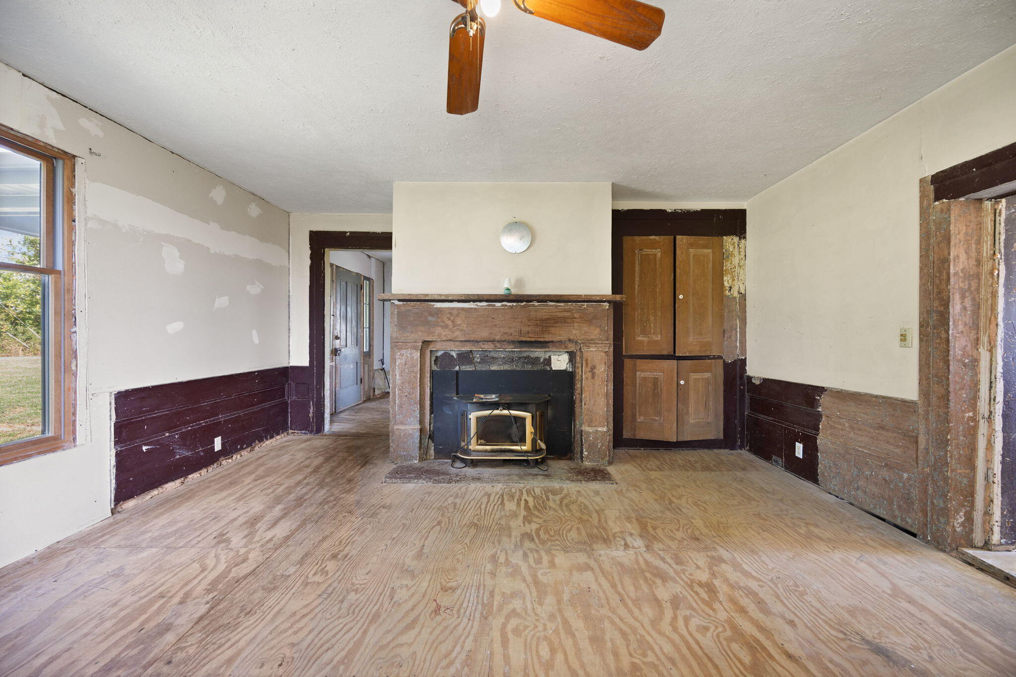 340 Henry Robinson Road Salvisa, KY 40372 - Photo 15 of 53 Living Room