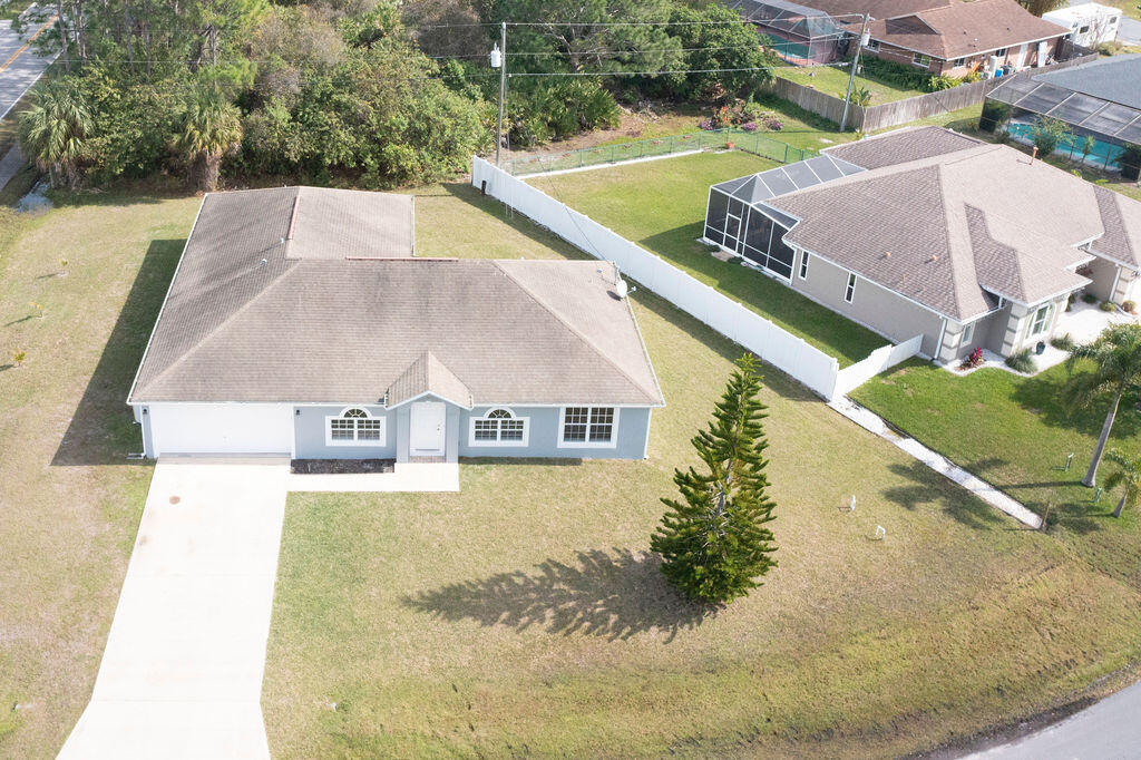 1815 Dragon Road Southeast Palm Bay, FL 32909 - Photo 40 of 41 a view of a swimming pool with a yard