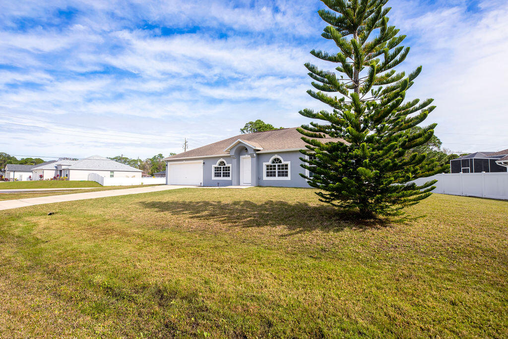 1815 Dragon Road Southeast Palm Bay, FL 32909 - Photo 5 of 41