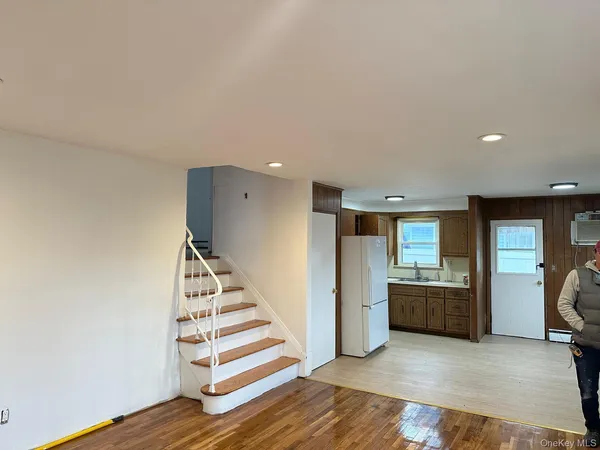 $4,500 | 109 Pratt Street, West Babylon, NY 11704