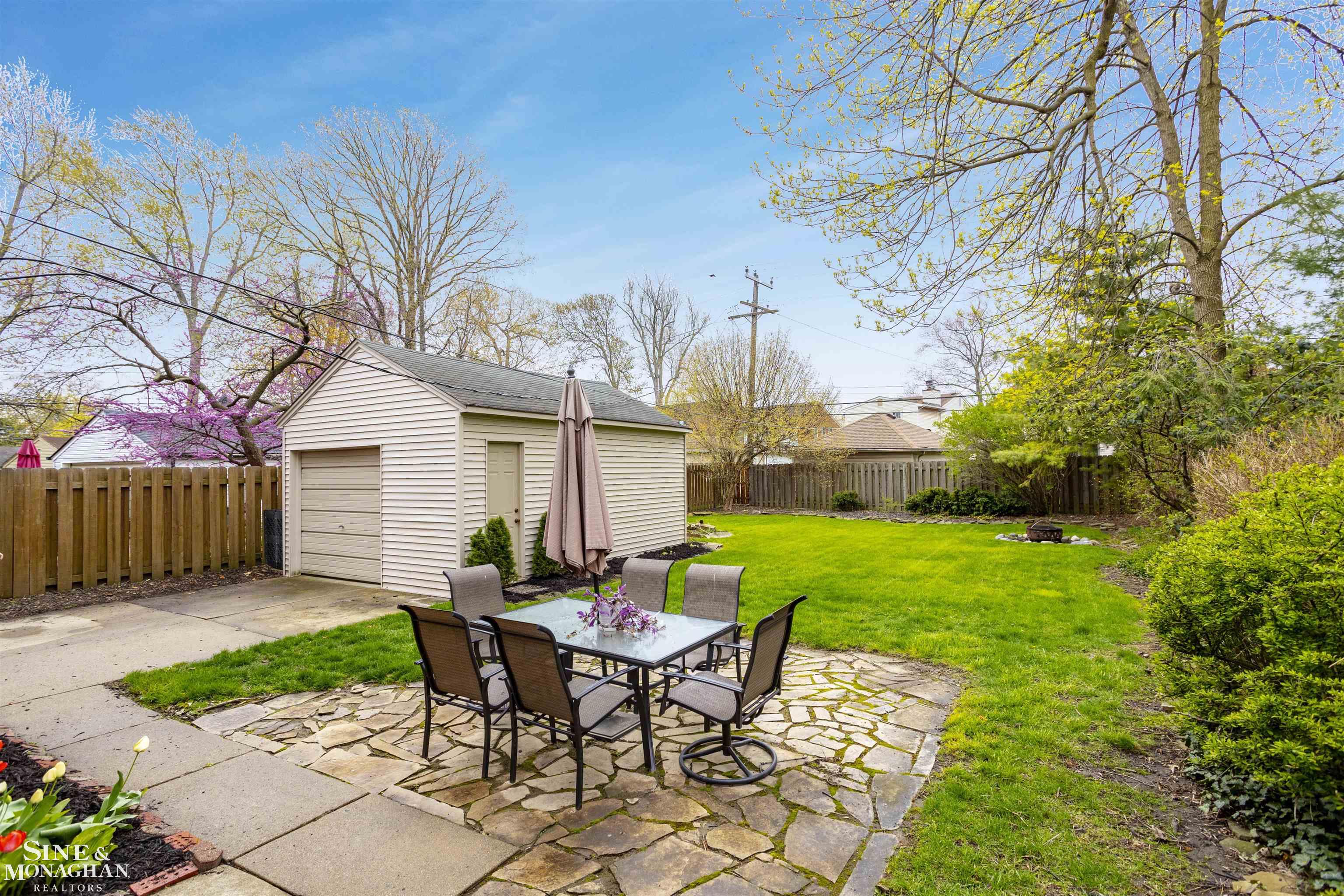 1641 Severn Road Grosse Pointe, MI 48236 - Photo 24 of 29 50106903-23.JPG