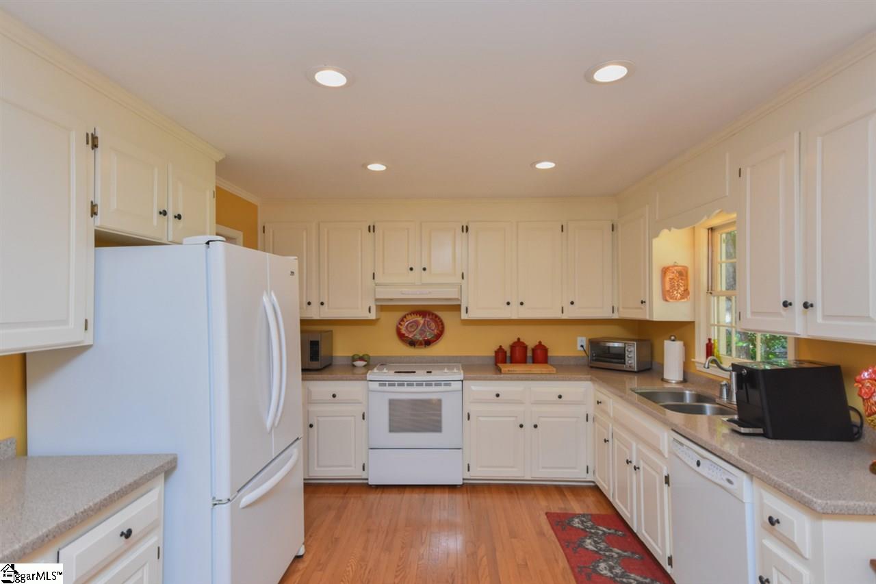 210 Oak Ridge Court Greer, SC 29650 - Photo 15 of 36 Gallery Image 15