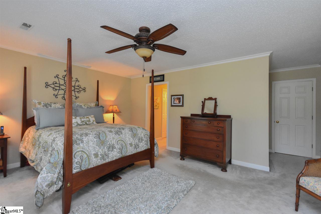 210 Oak Ridge Court Greer, SC 29650 - Photo 17 of 36 Gallery Image 17