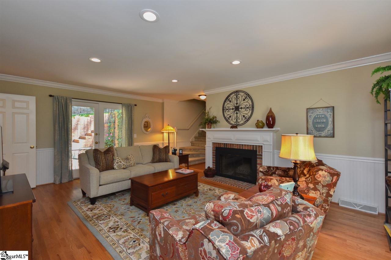 210 Oak Ridge Court Greer, SC 29650 - Photo 5 of 36 Gallery Image 5