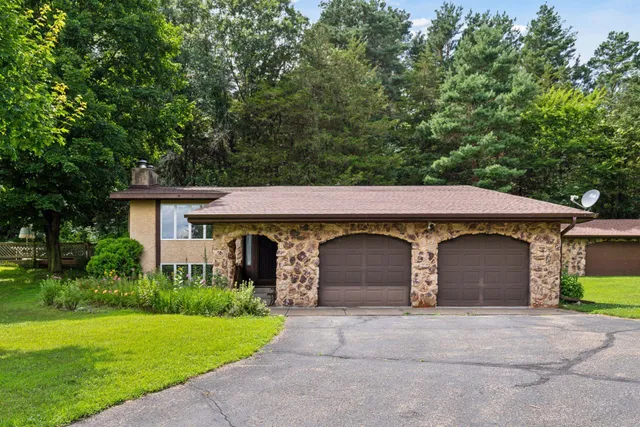 $500,000 | N8147 1015th Street, River Falls, WI 54022