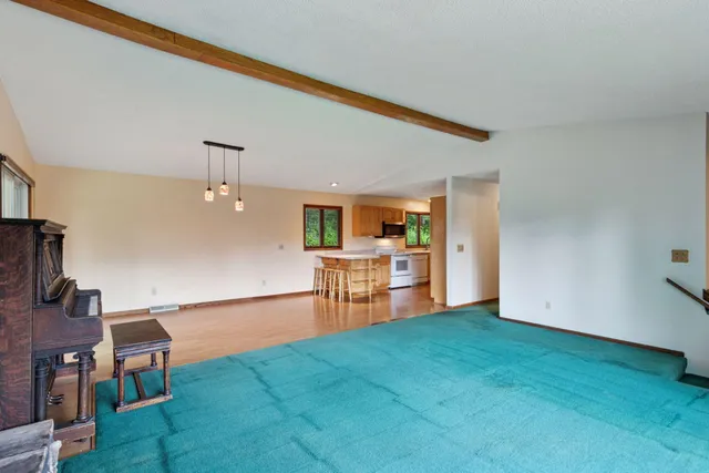 $500,000 | N8147 1015th Street, River Falls, WI 54022