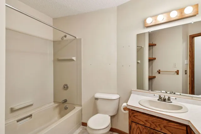 $500,000 | N8147 1015th Street, River Falls, WI 54022