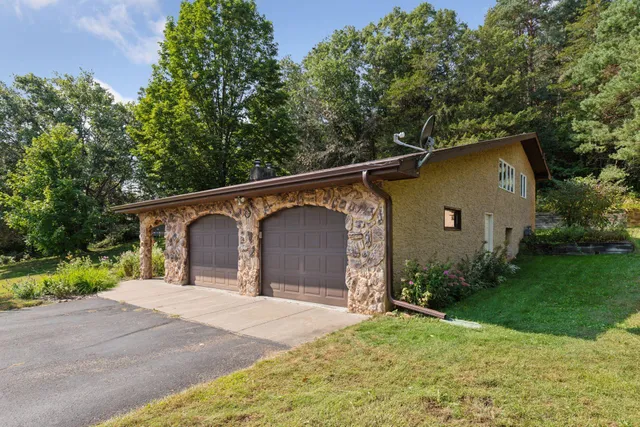 $500,000 | N8147 1015th Street, River Falls, WI 54022