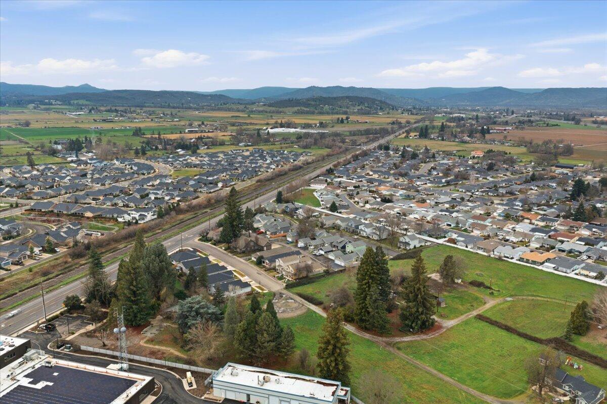 369 Cascade Drive Central Point, OR 97502 - Photo 37 of 42 360_Cascade_37