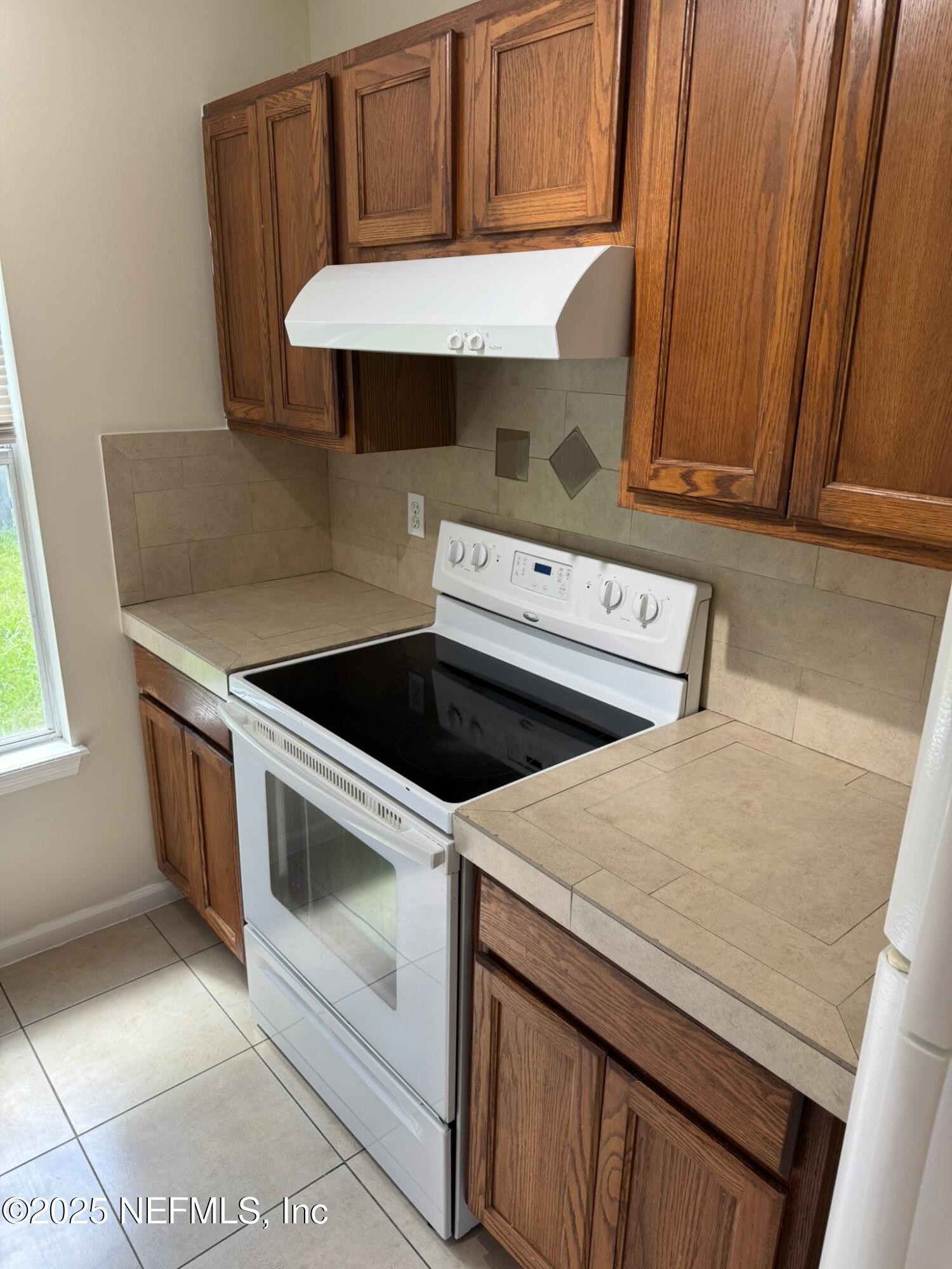 84042 St James Court Yulee, FL 32097 - Photo 11 of 44 a kitchen with a sink a stove top oven and cabinets