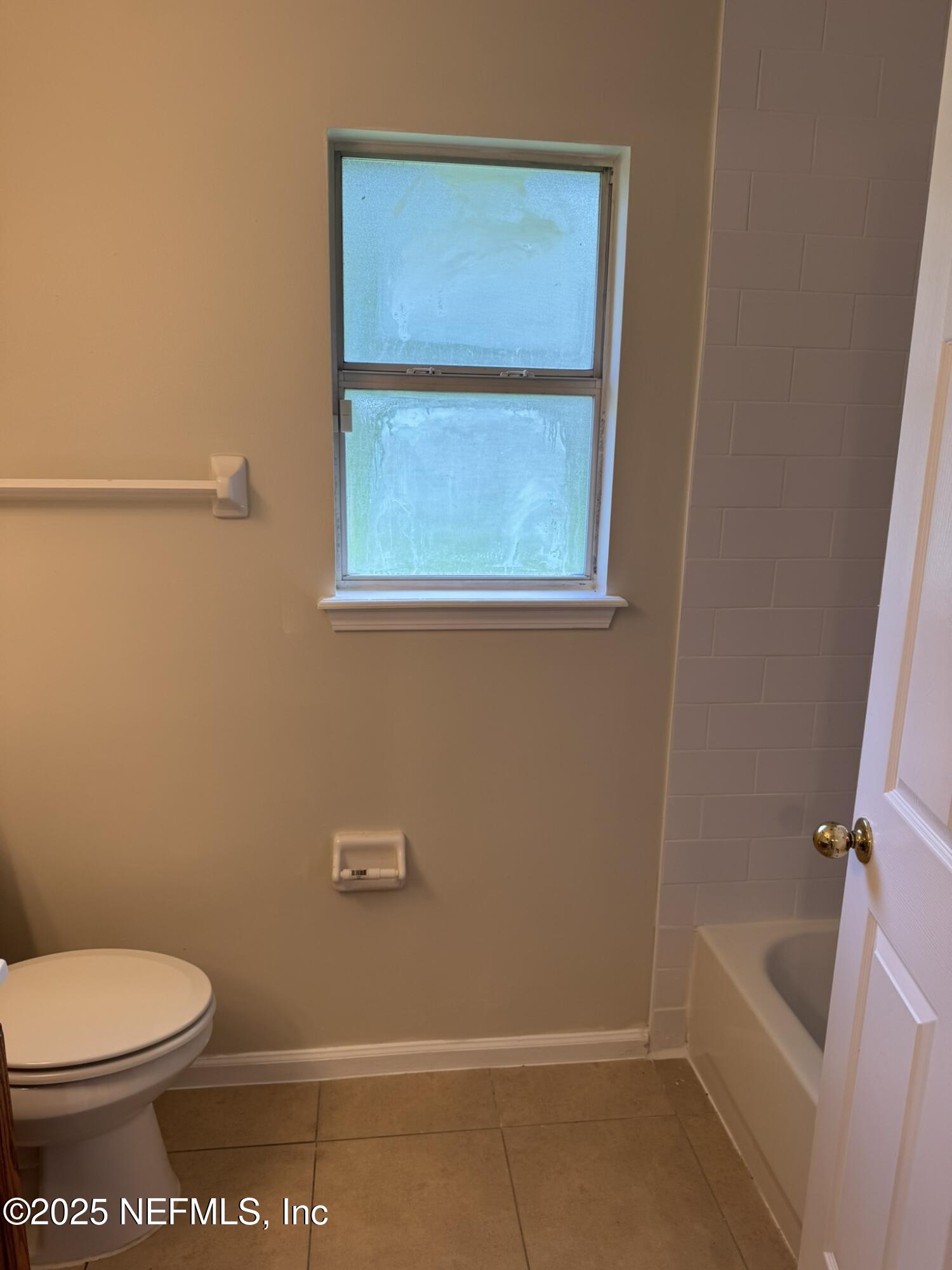 84042 St James Court Yulee, FL 32097 - Photo 18 of 44 a bathroom with a toilet and a shower