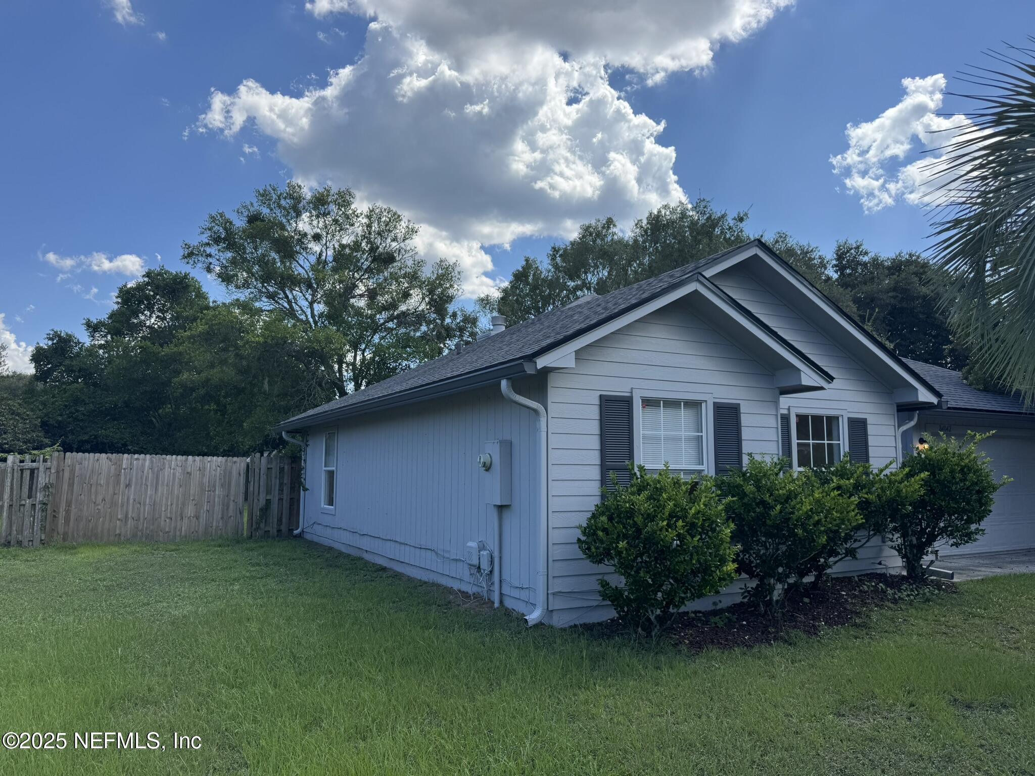 84042 St James Court Yulee, FL 32097 - Photo 2 of 44 a front view of a house with garden