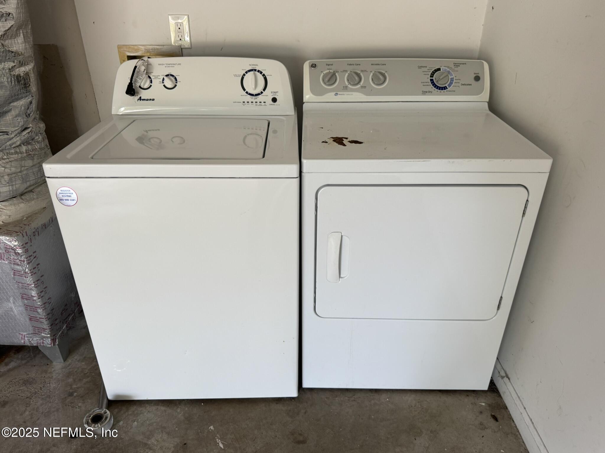 84042 St James Court Yulee, FL 32097 - Photo 34 of 44 a utility room with dryer and washer