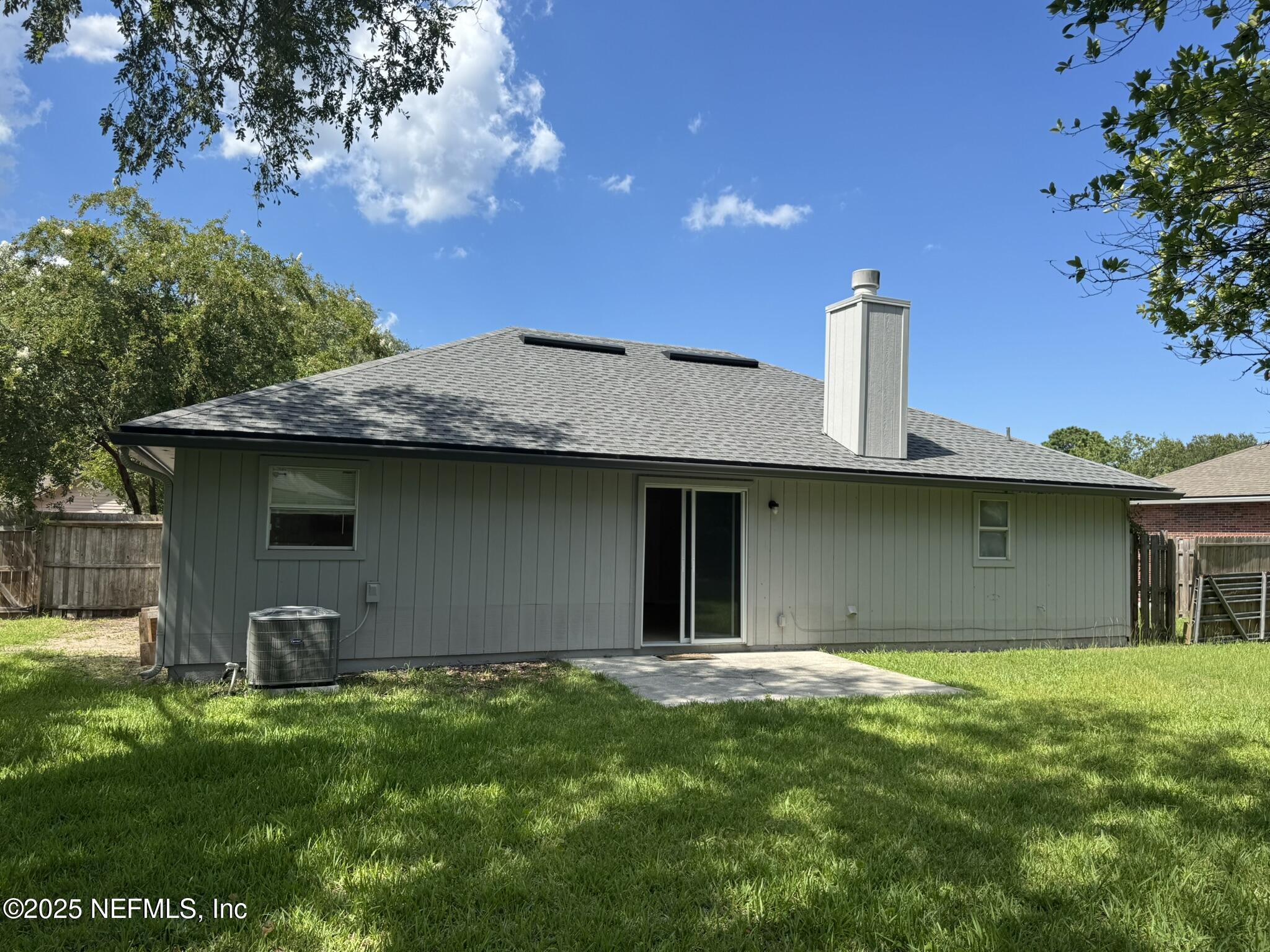 84042 St James Court Yulee, FL 32097 - Photo 37 of 44 a house view with a garden space